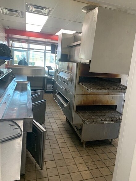 17140 E Warren Ave, Detroit, MI à vendre - Photo intérieure – Image 2 sur 6
