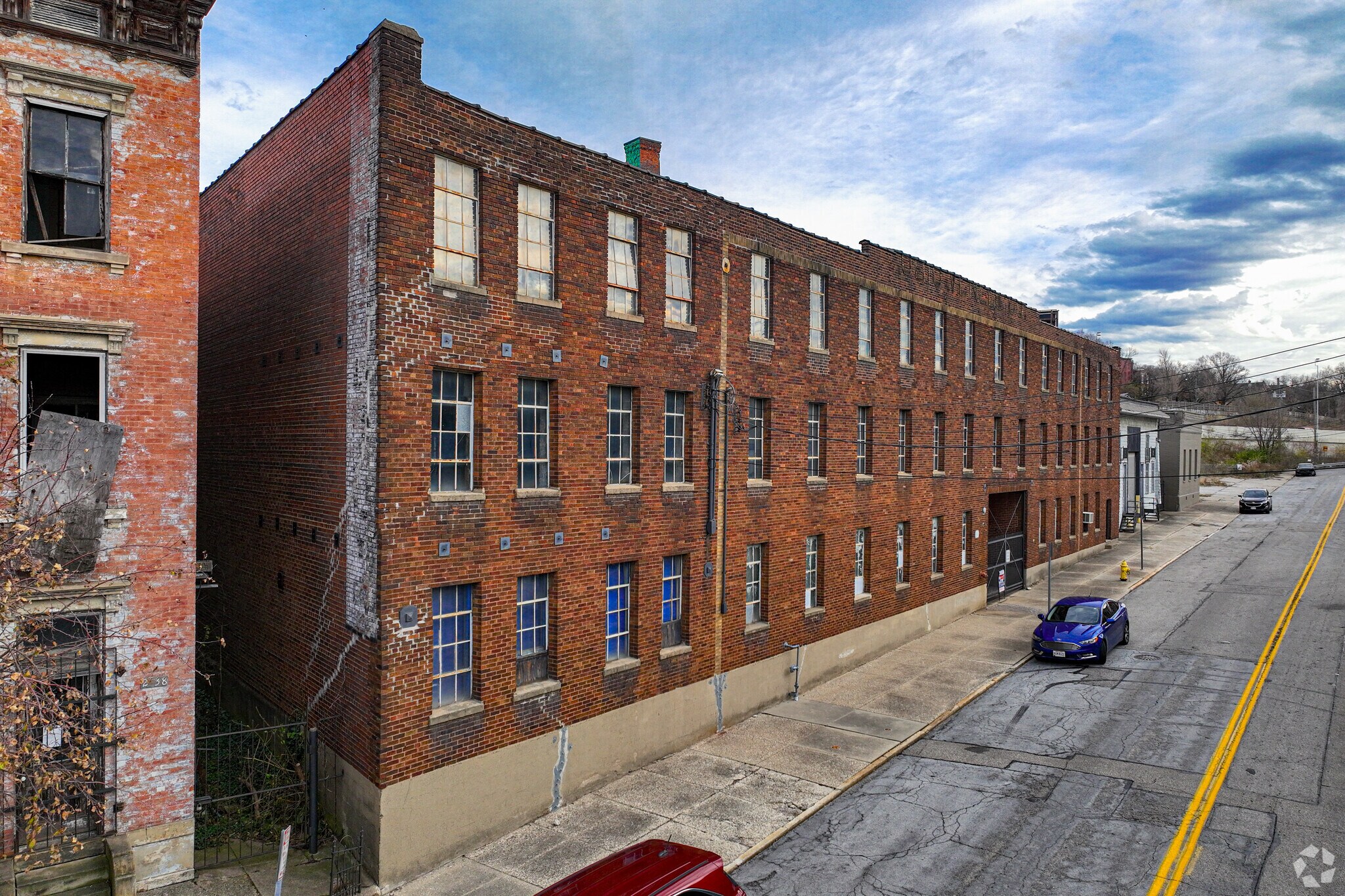 2624 Colerain Ave, Cincinnati, OH à louer Photo de l’immeuble– Image 1 sur 12