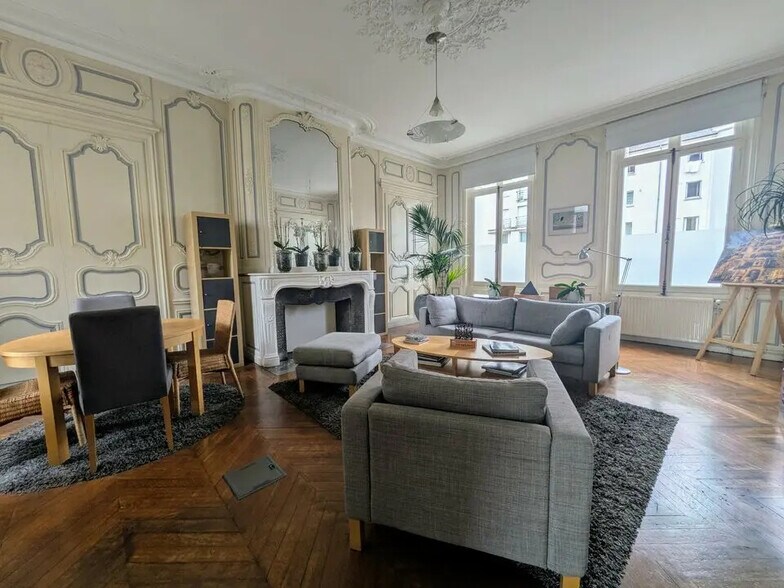 Bureau dans Elbeuf à vendre - Photo de l’immeuble – Image 1 sur 7