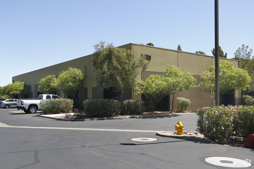 3001 S 35th St, Phoenix, AZ à louer - Photo de l’immeuble – Image 3 sur 4