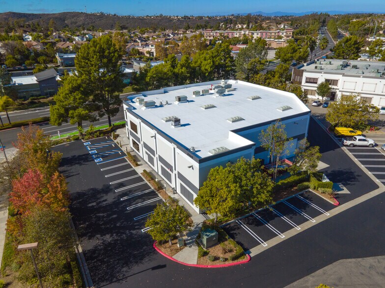 2320 Cousteau Ct, Vista, CA à louer - Photo de l’immeuble – Image 2 sur 13