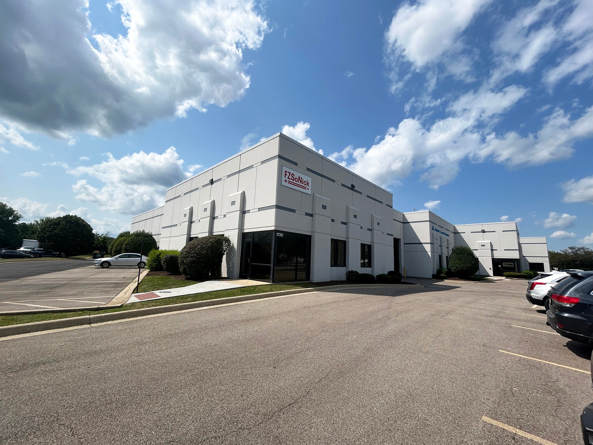 1700-1730 Todd Farm Dr, Elgin, IL à louer Photo intérieure– Image 1 sur 8
