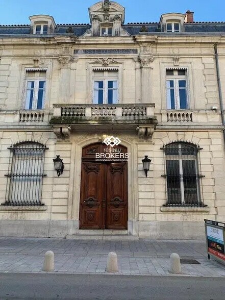 Bureau dans Orange à vendre - Photo de l’immeuble – Image 2 sur 30