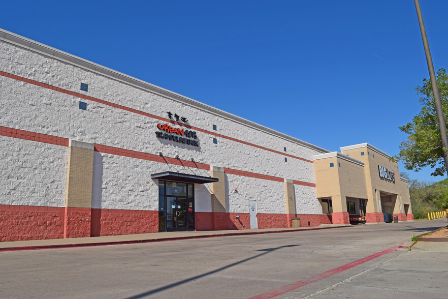 989 N Walnut Creek Dr, Mansfield, TX à louer - Photo de l’immeuble – Image 3 sur 11