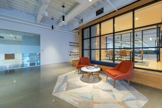 500 E Morehead St, Charlotte, NC à louer Photo de l’immeuble– Image 2 sur 7