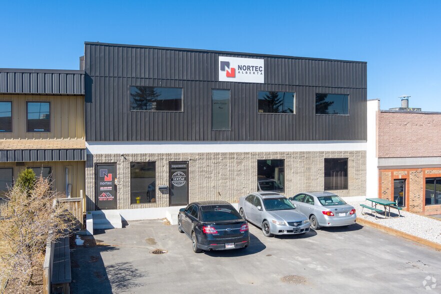 75 Skyline Cres NE, Calgary, AB à vendre - Photo de l’immeuble – Image 1 sur 3