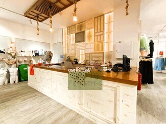 Plus de détails pour Local commercial à louer