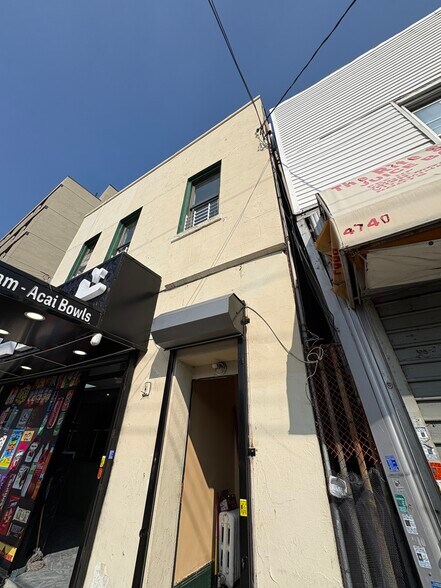 4742 White Plains Rd, Bronx, NY à vendre - Photo de l’immeuble – Image 3 sur 5