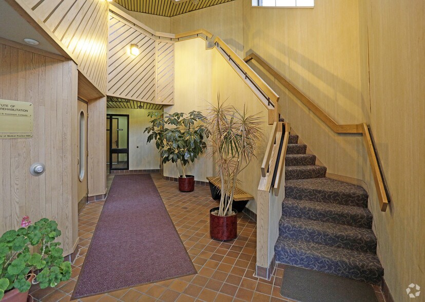 25811 W 12 Mile Rd, Southfield, MI à louer - Photo intérieure – Image 2 sur 9