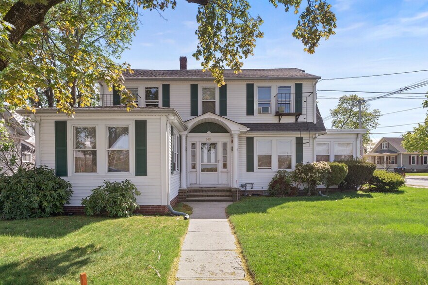 545 Smithfield Rd, North Smithfield, RI à vendre - Photo de l’immeuble – Image 2 sur 26