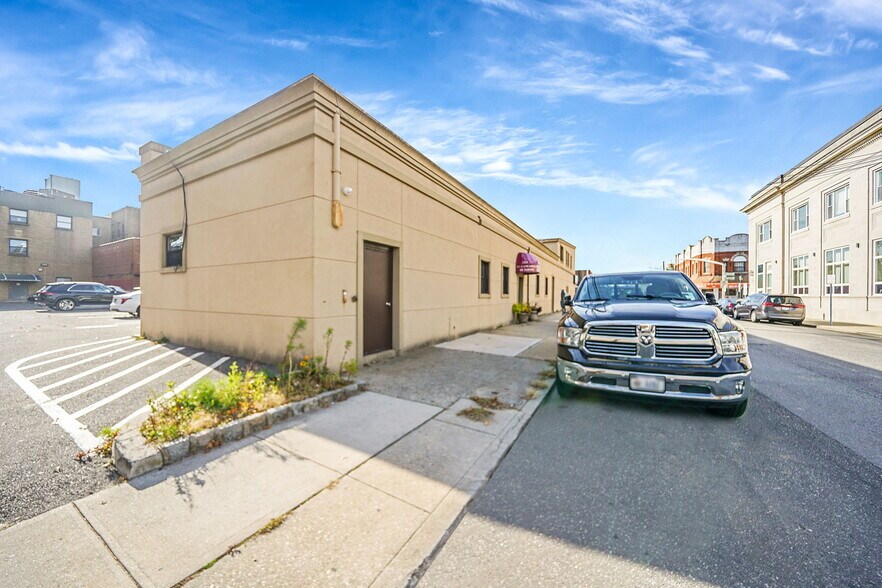 203 Rockaway Ave, Valley Stream, NY à vendre - Photo de l’immeuble – Image 3 sur 34