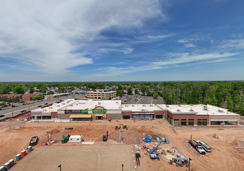 1000 Saint Georges Ave, Avenel, NJ à louer - Photo de l’immeuble – Image 3 sur 32