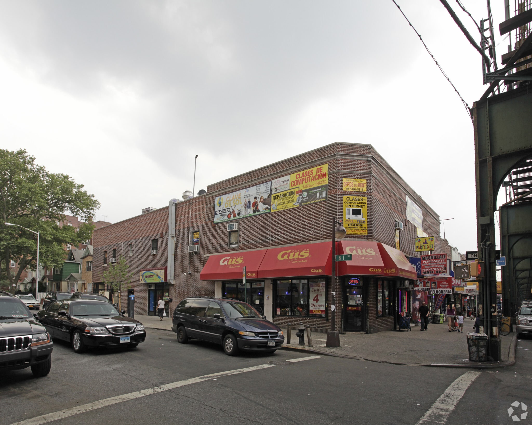 80-20 Roosevelt Ave, Flushing, NY à louer Photo principale– Image 1 sur 5