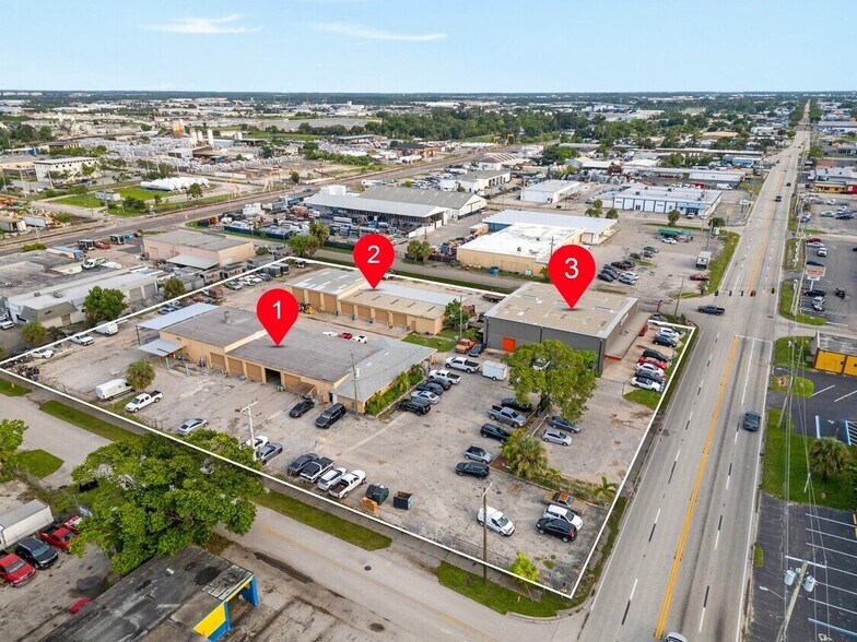 2559 Fowler St, Fort Myers, FL à louer - Photo de l’immeuble – Image 3 sur 3