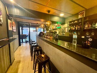 Plus de détails pour Local commercial à louer