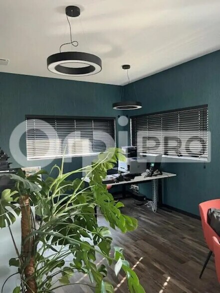Bureau dans Dompierre-sur-Mer à louer - Photo intérieure – Image 3 sur 3