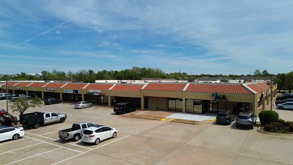 1700-1738 S Kelly Ave, Edmond, OK à louer - Photo de l’immeuble – Image 2 sur 10