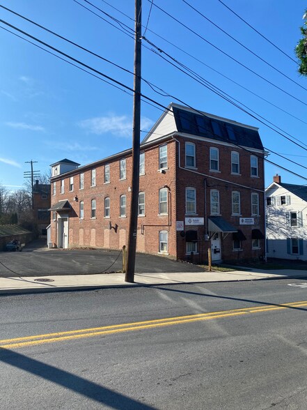 102 E Station Ave, Coopersburg, PA à louer - Photo de l’immeuble – Image 2 sur 19