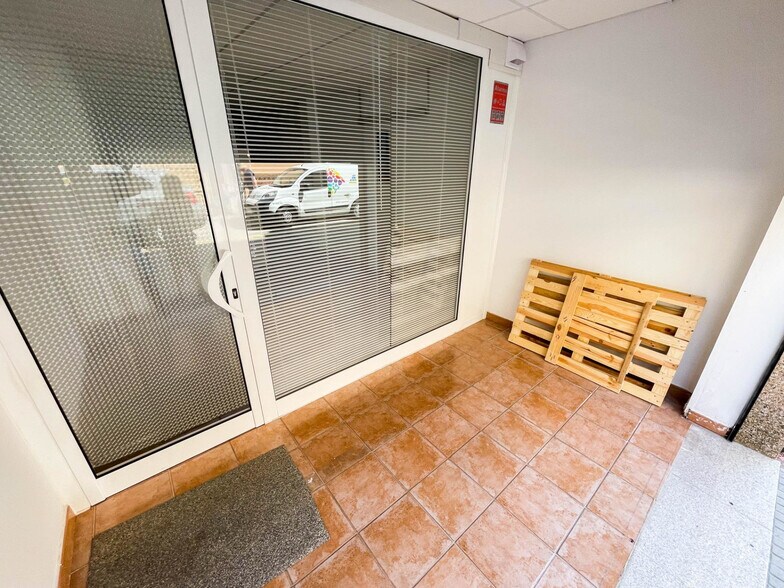 Immeuble residentiel dans Els Hostalets de Pierola, Barcelona à vendre - Photo de l’immeuble – Image 2 sur 6