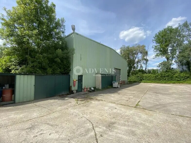 Industriel/Logistique dans Élancourt à louer - Photo de l’immeuble – Image 2 sur 2