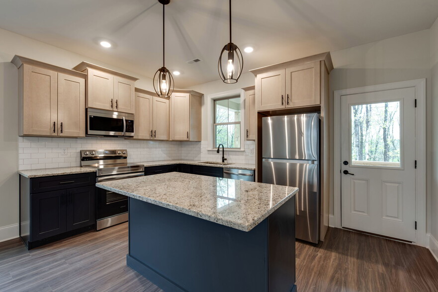 16 Luxury Townhomes in Cleveland, TN portefeuille de 4 biens à vendre sur LoopNet.fr - Photo de l’immeuble – Image 3 sur 20