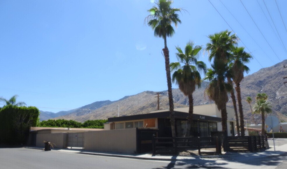 693 E Sunny Dunes Rd, Palm Springs, CA à vendre - Photo de l’immeuble – Image 3 sur 13