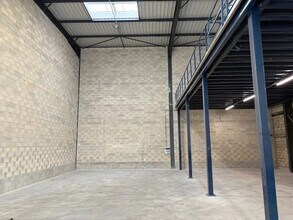 Local d’activités dans Serris à louer Photo de l’immeuble– Image 1 sur 15