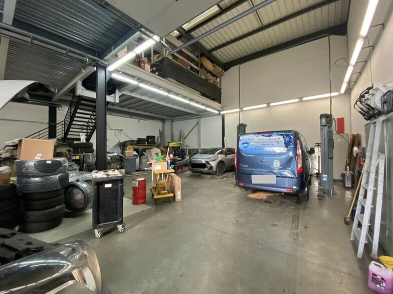 Local d'activités dans SAINT-OUEN-L'AUMONE à vendre - Photo de l’immeuble – Image 2 sur 6