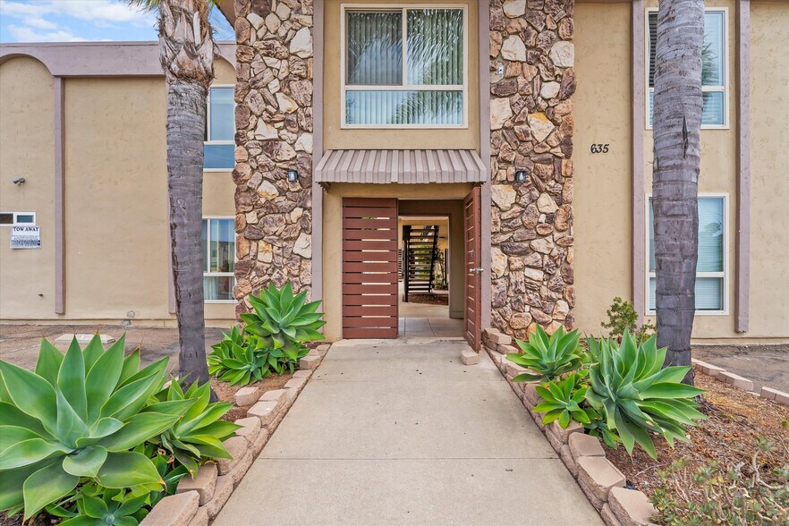 635 Emory St, Imperial Beach, CA à vendre - Photo de l’immeuble – Image 2 sur 29