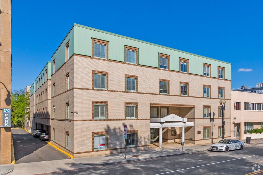 2141 Wisconsin Ave NW, Washington, DC à vendre - Photo de l’immeuble – Image 2 sur 10