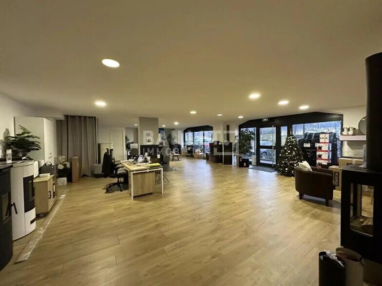 Local commercial dans Mouans-Sartoux à louer - Photo de l’immeuble – Image 2 sur 11