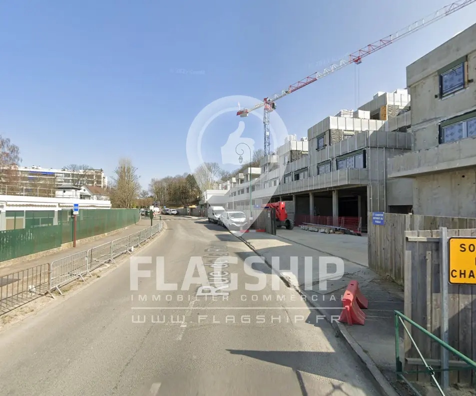 Local commercial dans VILLE-D'AVRAY à louer Photo de la construction– Image 1 sur 3