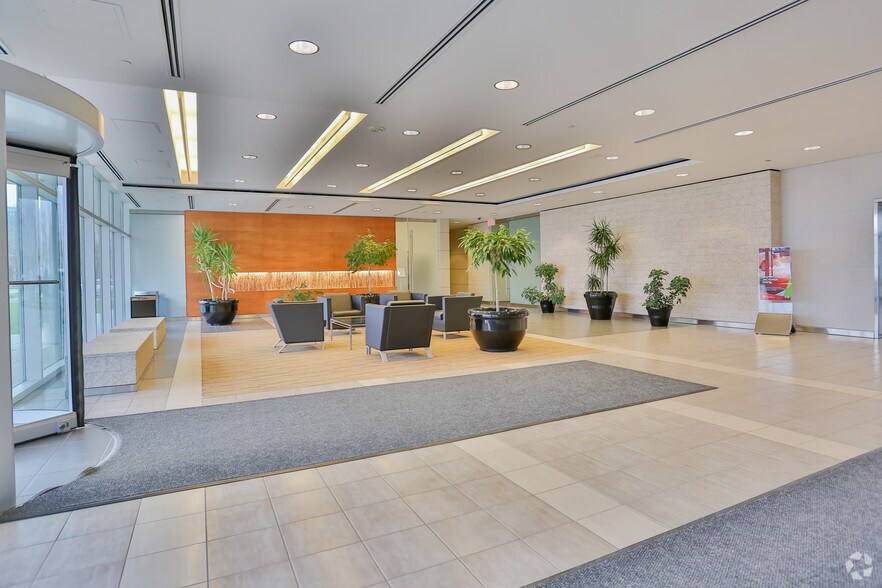 4954 Richard Rd SW, Calgary, AB à louer - Hall d’entrée – Image 3 sur 6