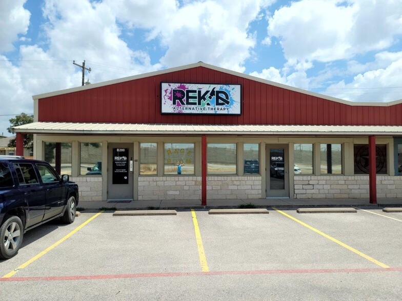 719 S Hwy 183, Liberty Hill, TX à louer - Photo de l’immeuble – Image 2 sur 14