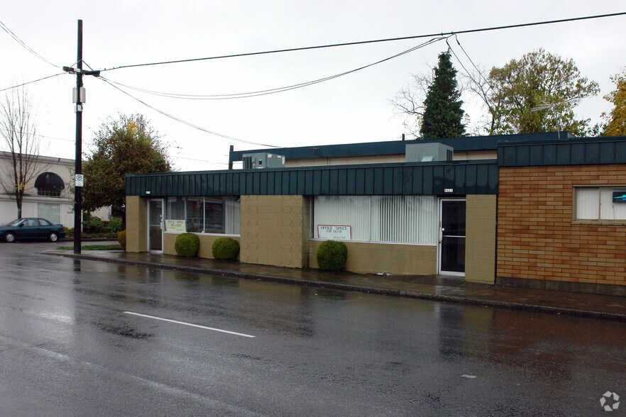 8419-8423 SE Stark St, Portland, OR à louer - Photo de l’immeuble – Image 3 sur 3