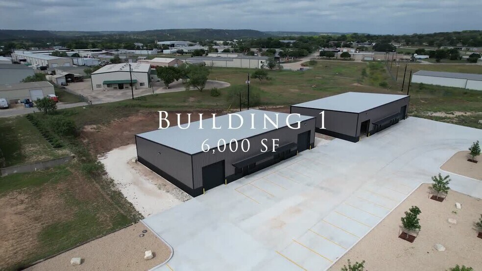 606 Mill Run, Kerrville, TX à louer - Vidéo sur l’annonce professionnelle – Image 2 sur 42