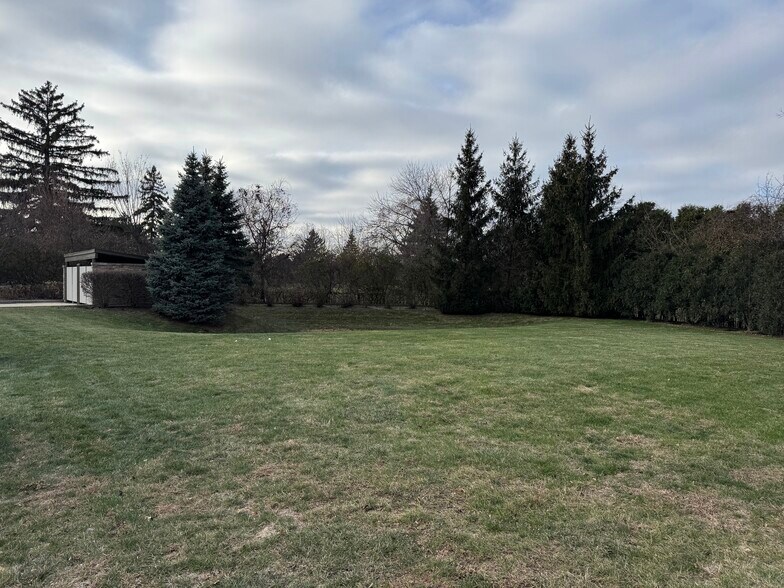 9872 Milwaukee Ave, Glenview, IL à vendre - Photo de l’immeuble – Image 2 sur 11