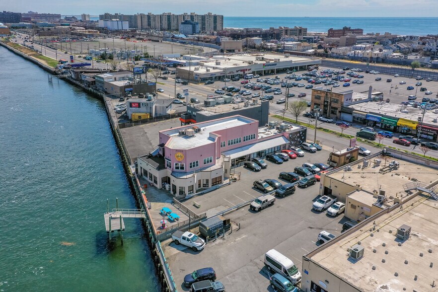 114-04 Beach Channel Dr, Rockaway Park, NY à vendre - Photo de l’immeuble – Image 2 sur 5