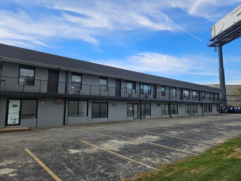 8646 S Roberts Rd, Justice, IL à louer - Photo de l’immeuble – Image 3 sur 6