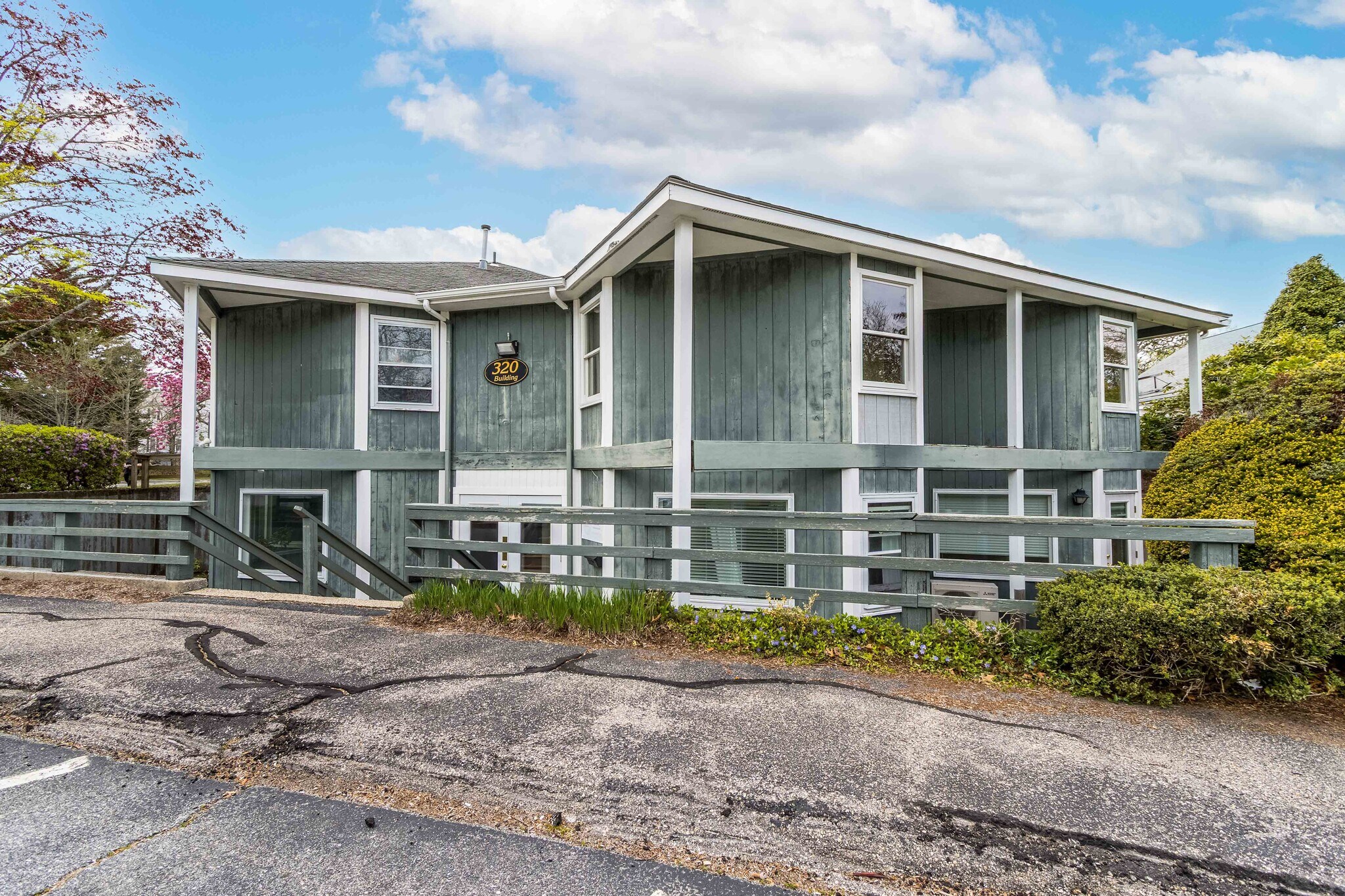 320 Gifford St, Falmouth, MA à vendre Photo de l’immeuble– Image 1 sur 35
