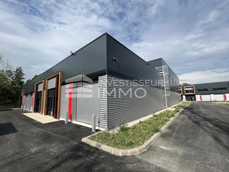 27 Avenue Du Gros Chene, Éragny à louer - Photo de l’immeuble – Image 2 sur 3