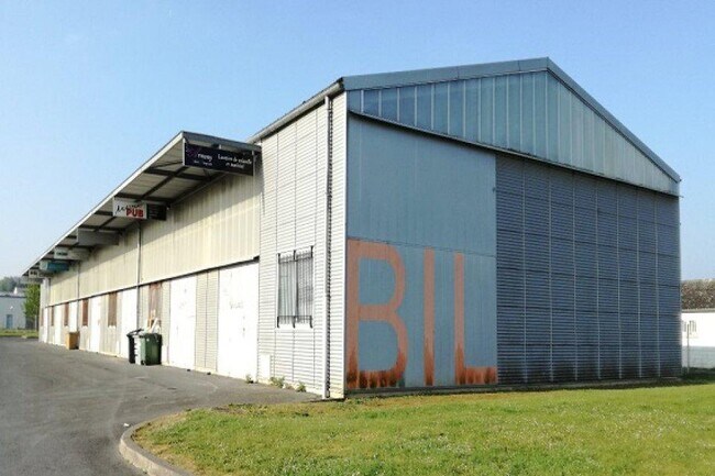 Plus de détails pour Local d'activités à louer