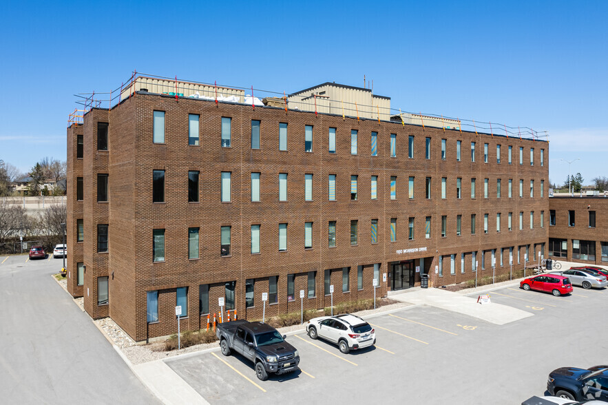 1150 Morrison Dr, Ottawa, ON à louer - Photo de l’immeuble – Image 1 sur 18