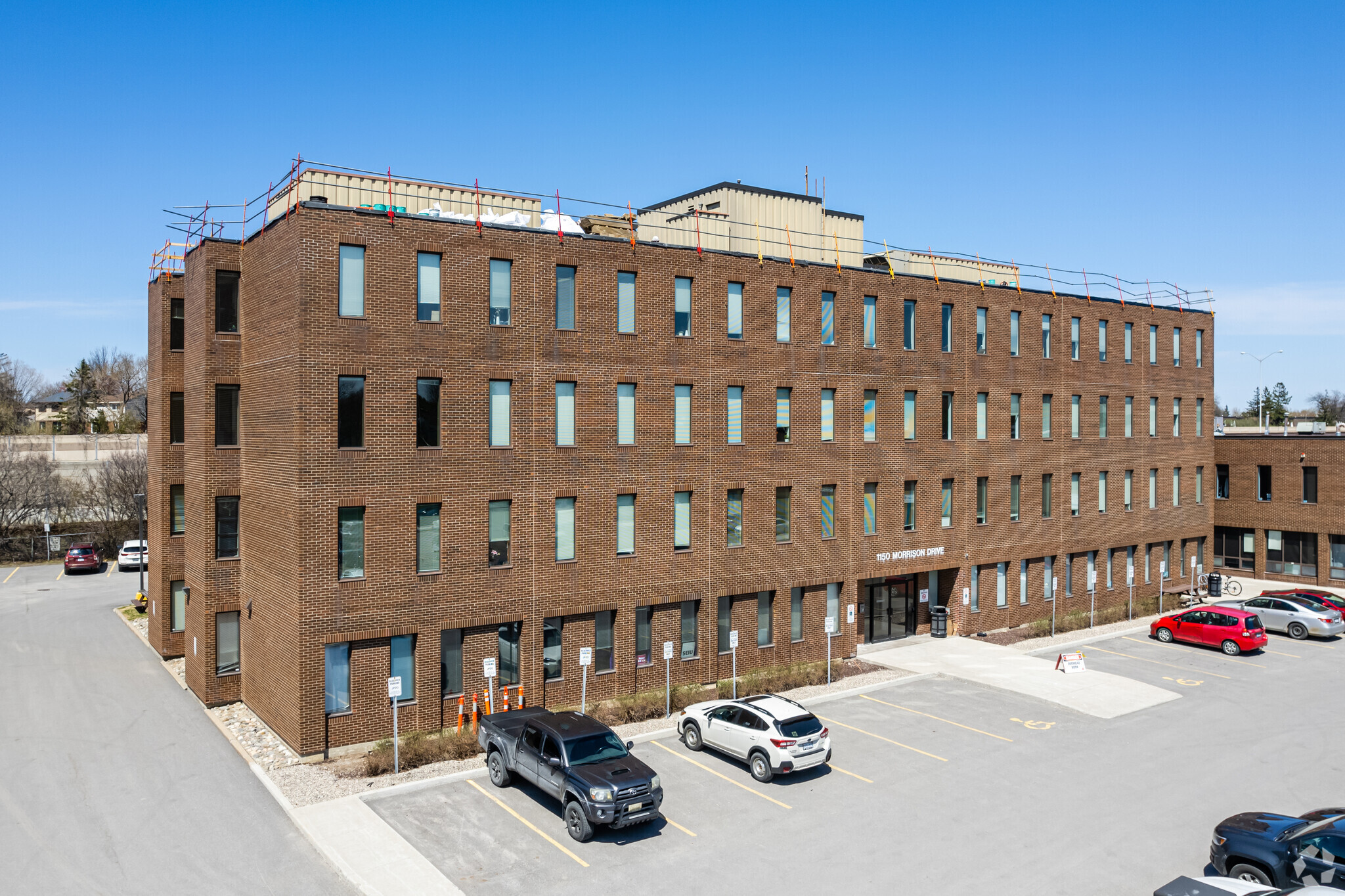 1150 Morrison Dr, Ottawa, ON à louer Photo de l’immeuble– Image 1 sur 19