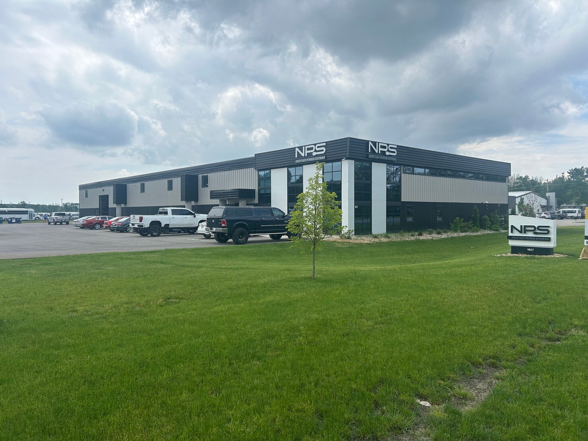 1827 County Road 6 E, Elkhart, IN à vendre Photo de l’immeuble– Image 1 sur 13