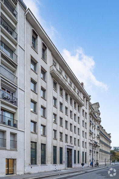 5 Rue François Ier, Paris à louer - Photo de l’immeuble – Image 3 sur 8