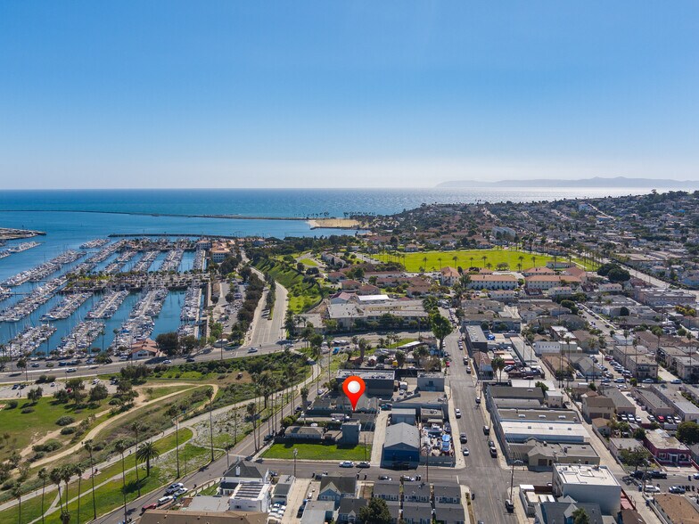 2019 S Crescent Ave, San Pedro, CA à vendre - Photo de l’immeuble – Image 2 sur 29