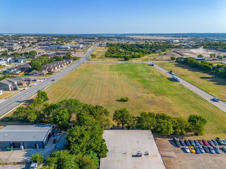 S Cherry Ln, Fort Worth, TX à vendre - Photo de l’immeuble – Image 2 sur 4