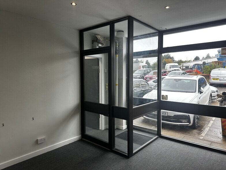Martinfield, Welwyn Garden City à louer - Photo de l’immeuble – Image 3 sur 3