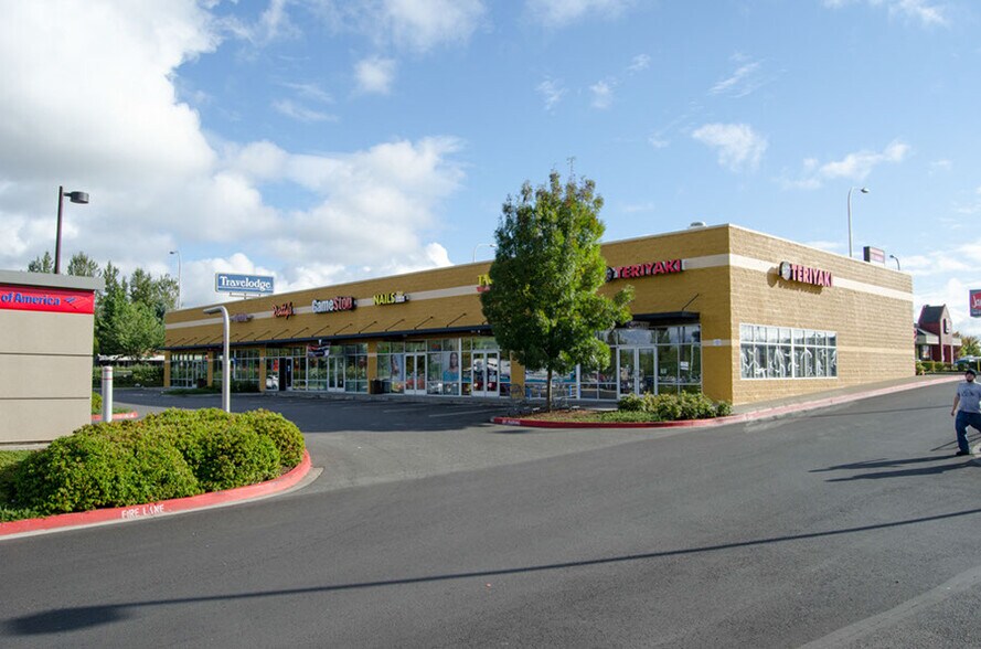 2705 NE 238th Dr, Troutdale, OR à louer - Photo de l’immeuble – Image 3 sur 4